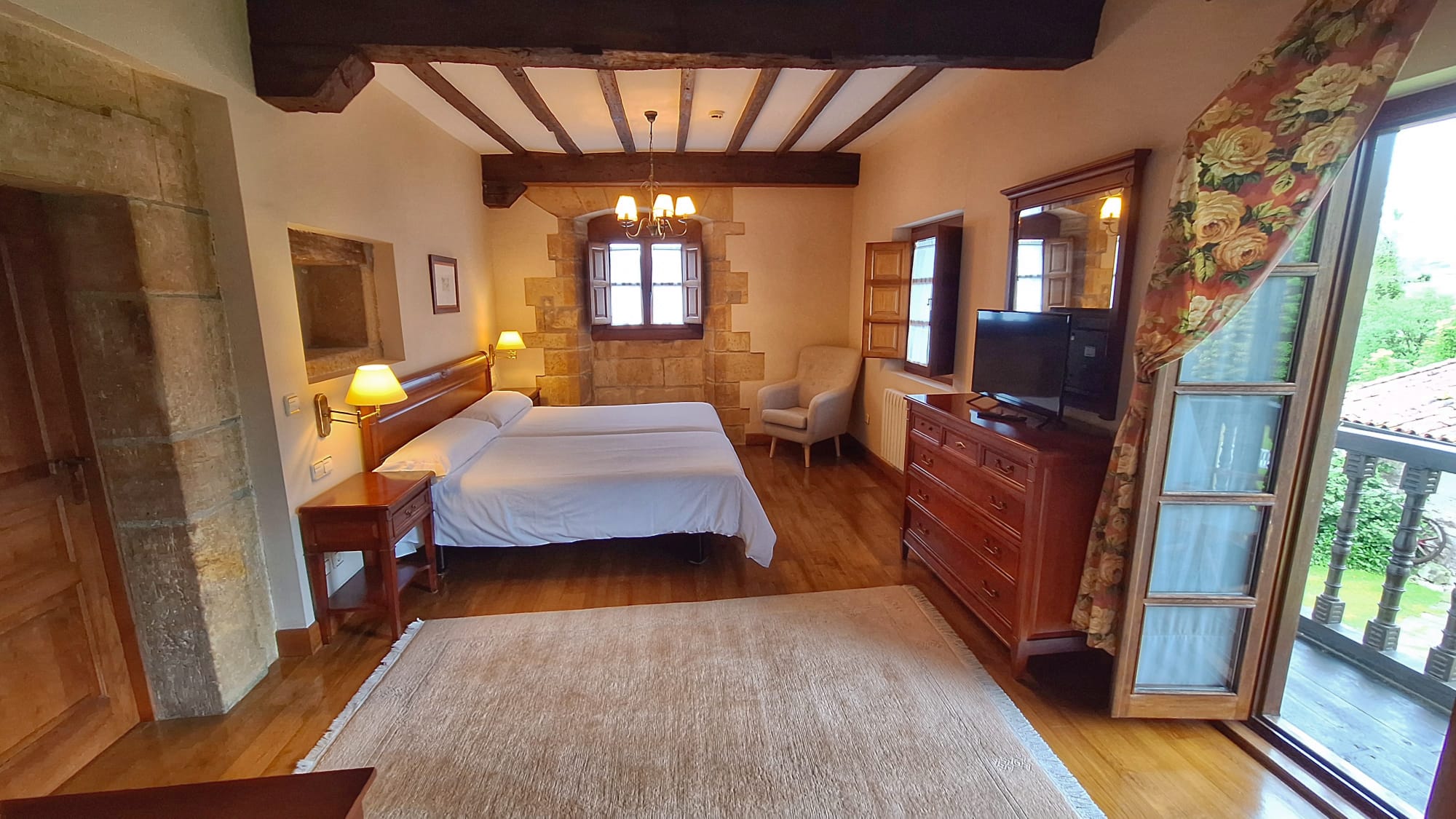 habitación con balcón( casona) 106